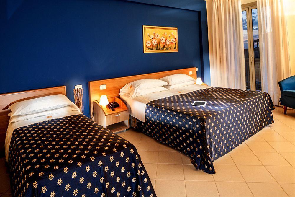 Riviera Del Sole Hotel Resort Spa Piraino Eksteriør billede