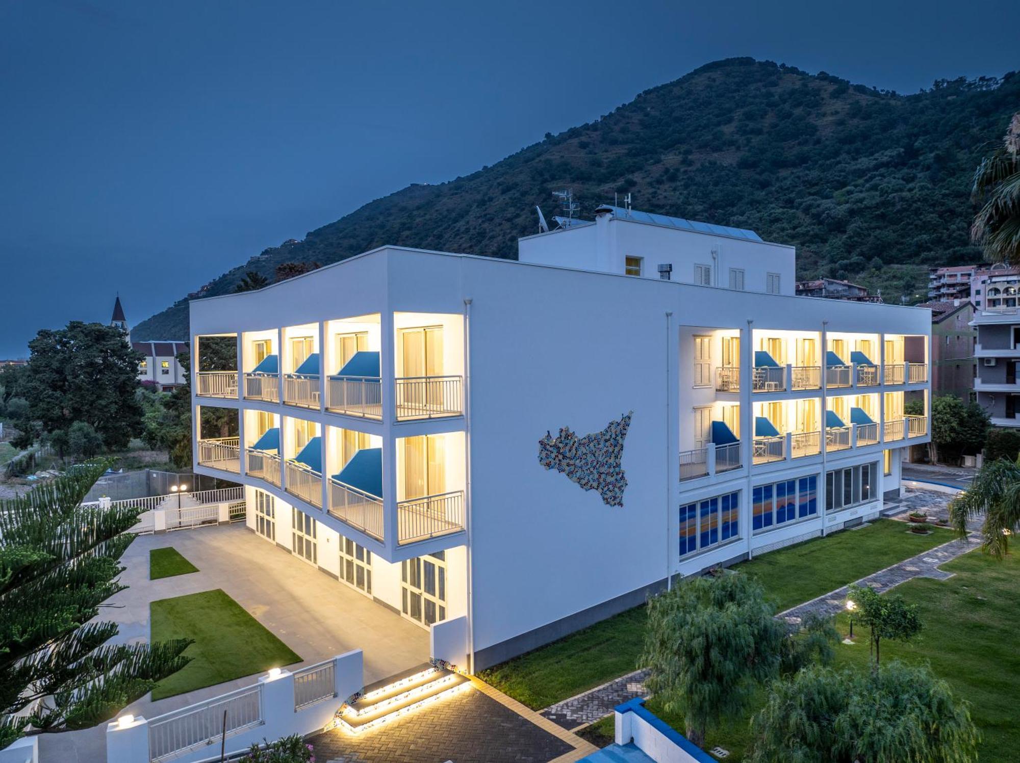 Riviera Del Sole Hotel Resort Spa Piraino Eksteriør billede